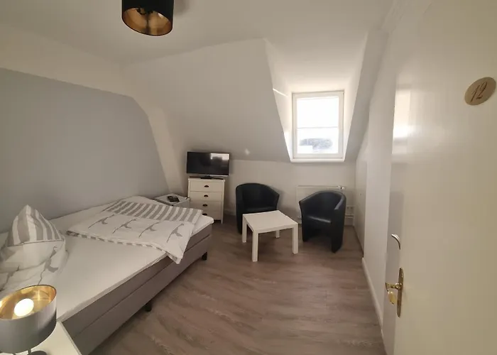 Hotel-cafe-lindow מלון