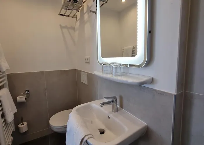 Hotel-cafe-lindow מלון